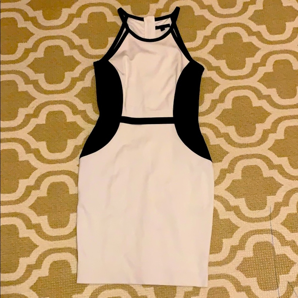 Banana Republic size 0 white and black lined dress